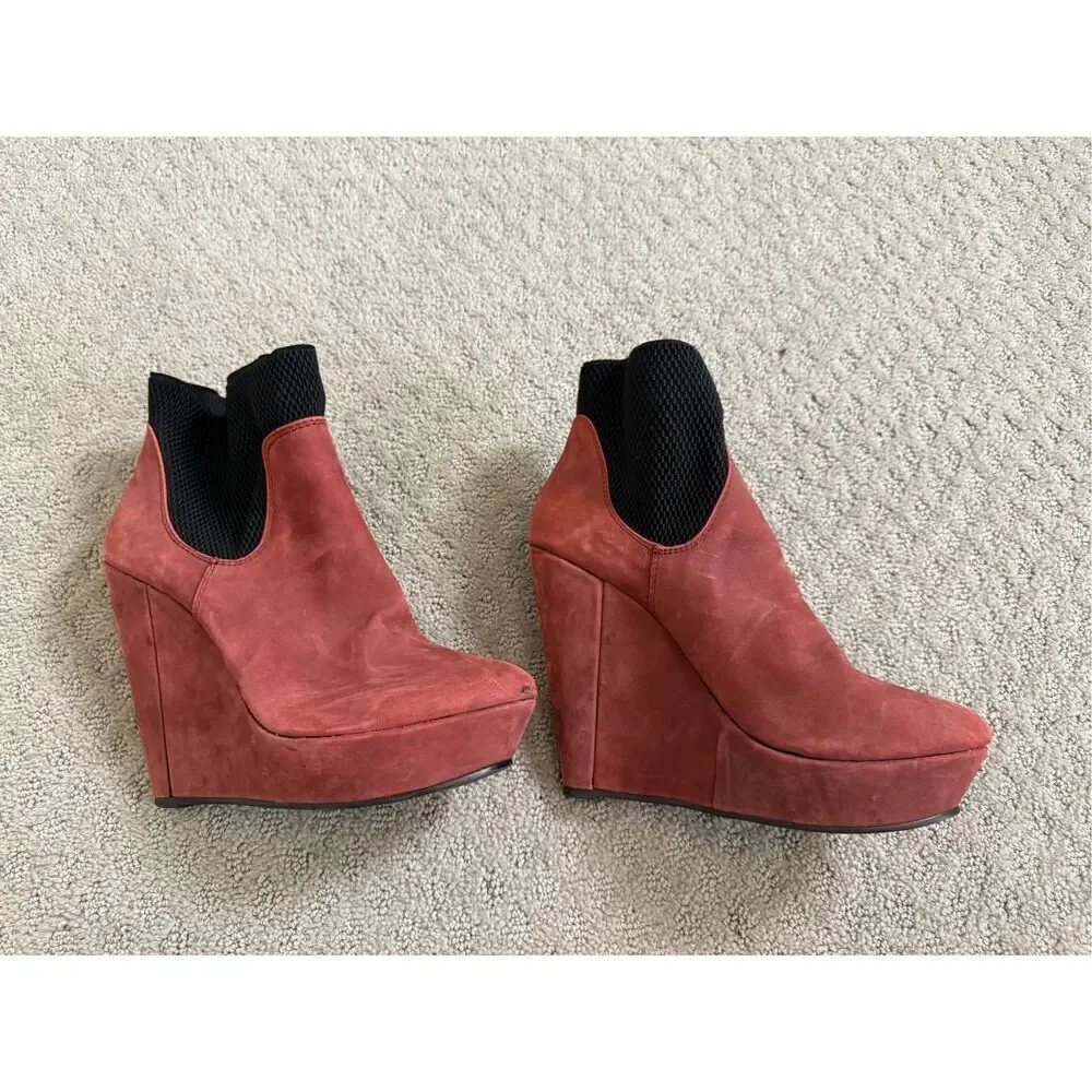 Messeca New York Wedge Bootie Red Black Elastic Ankle Size 10